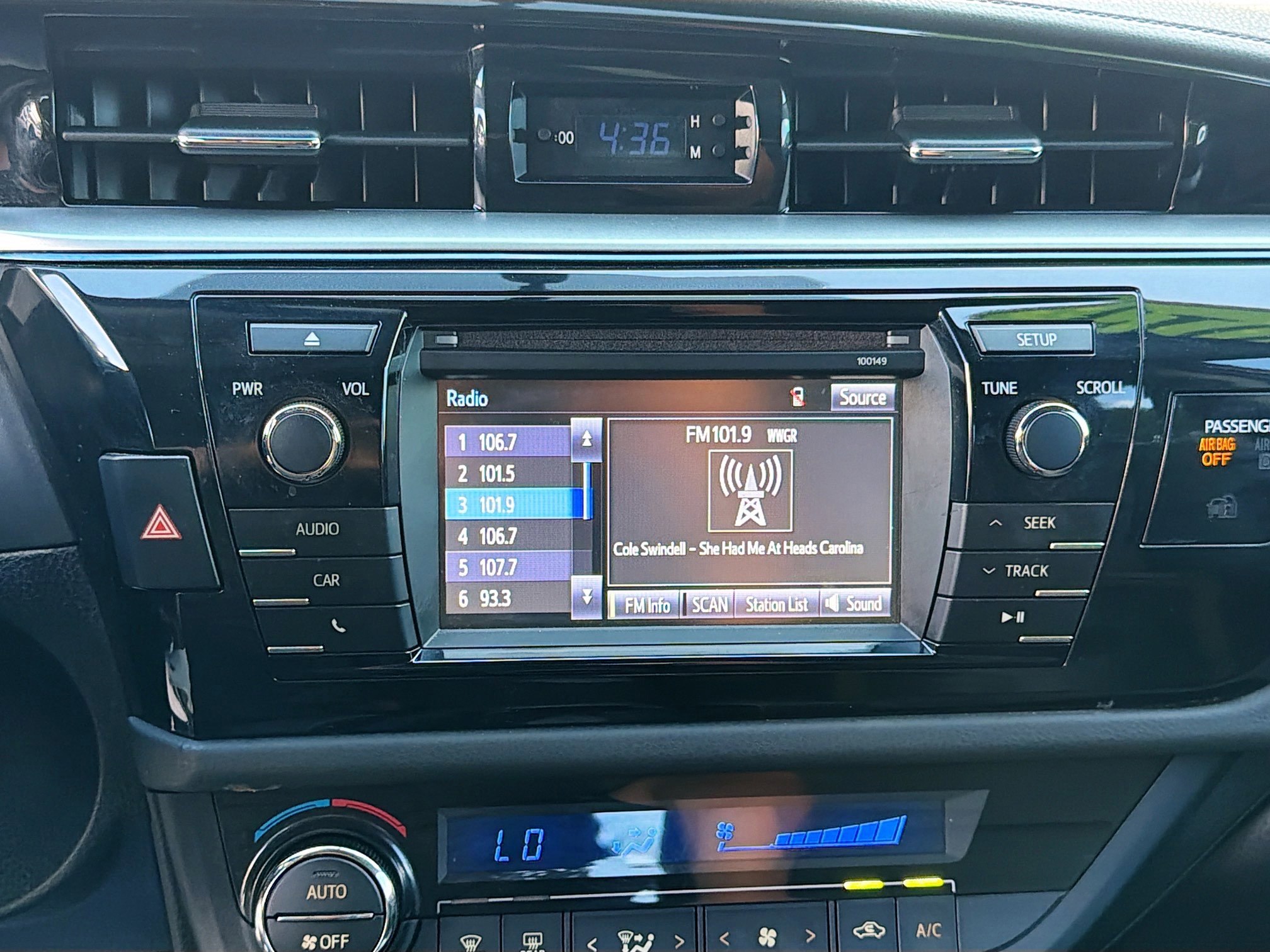 Used 2015 Toyota Corolla S image 25