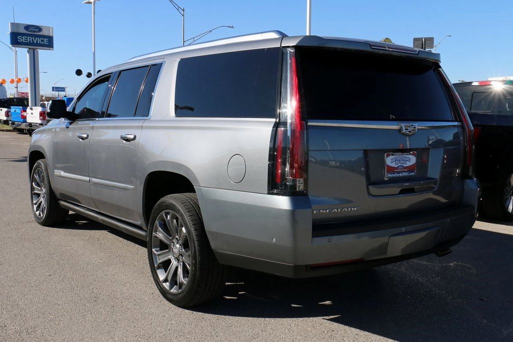 Used 2020 Cadillac Escalade ESV Premium Luxury image 7
