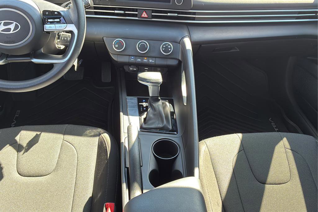 Certified 2025 Hyundai Elantra SE image 21