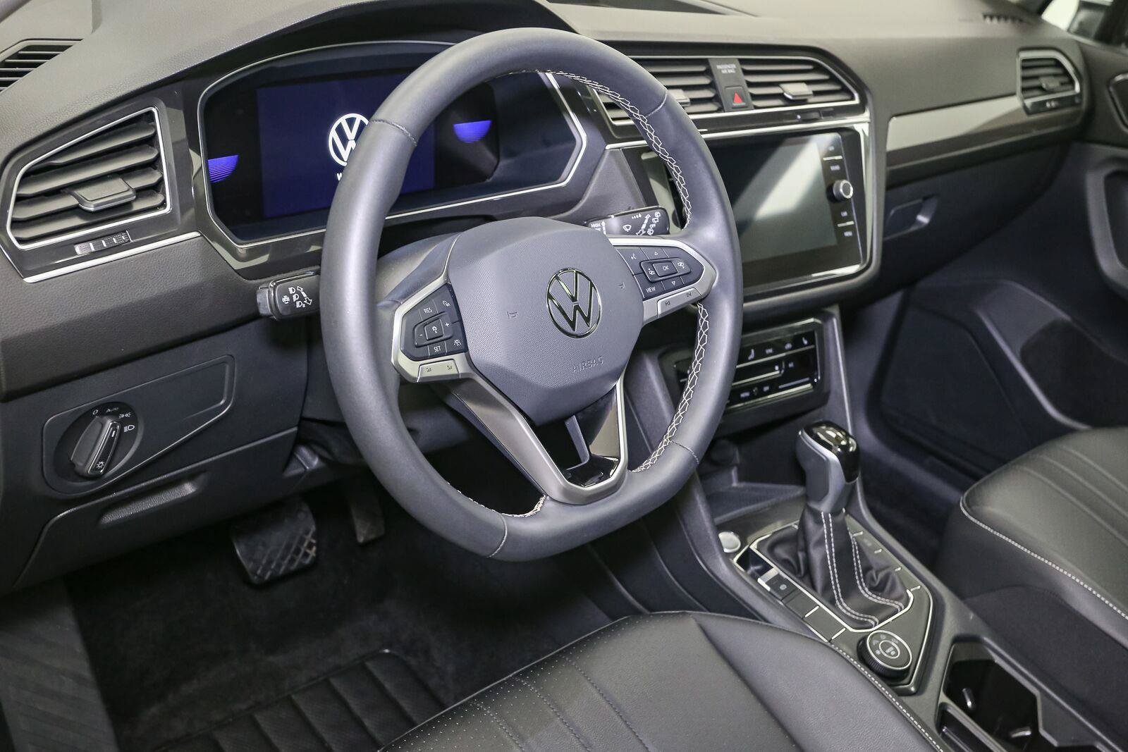 Certified 2024 Volkswagen Tiguan SE AWD/4WD image 27