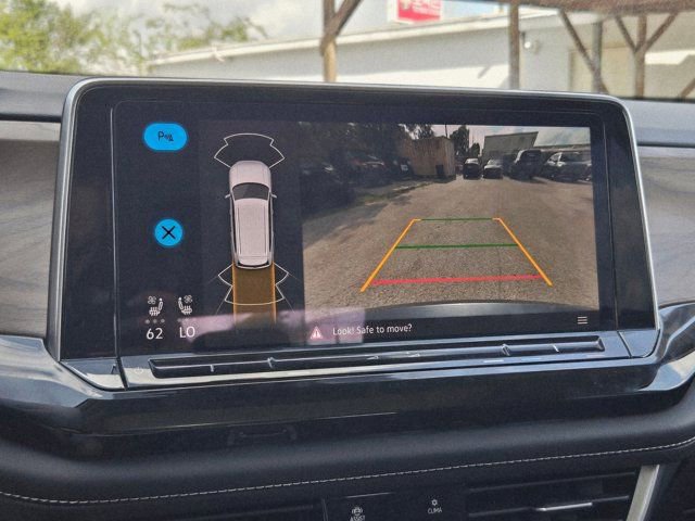 Used 2025 Volkswagen Atlas SE image 19