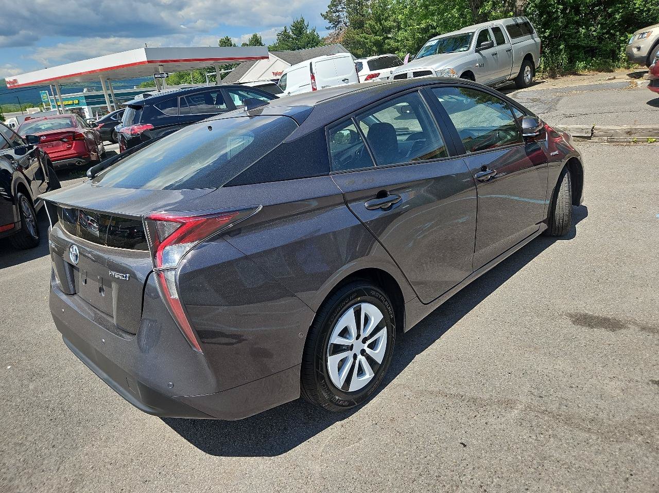 Used 2018 Toyota Prius Two w/ Prius Two Safety Plus Package FWD image 3