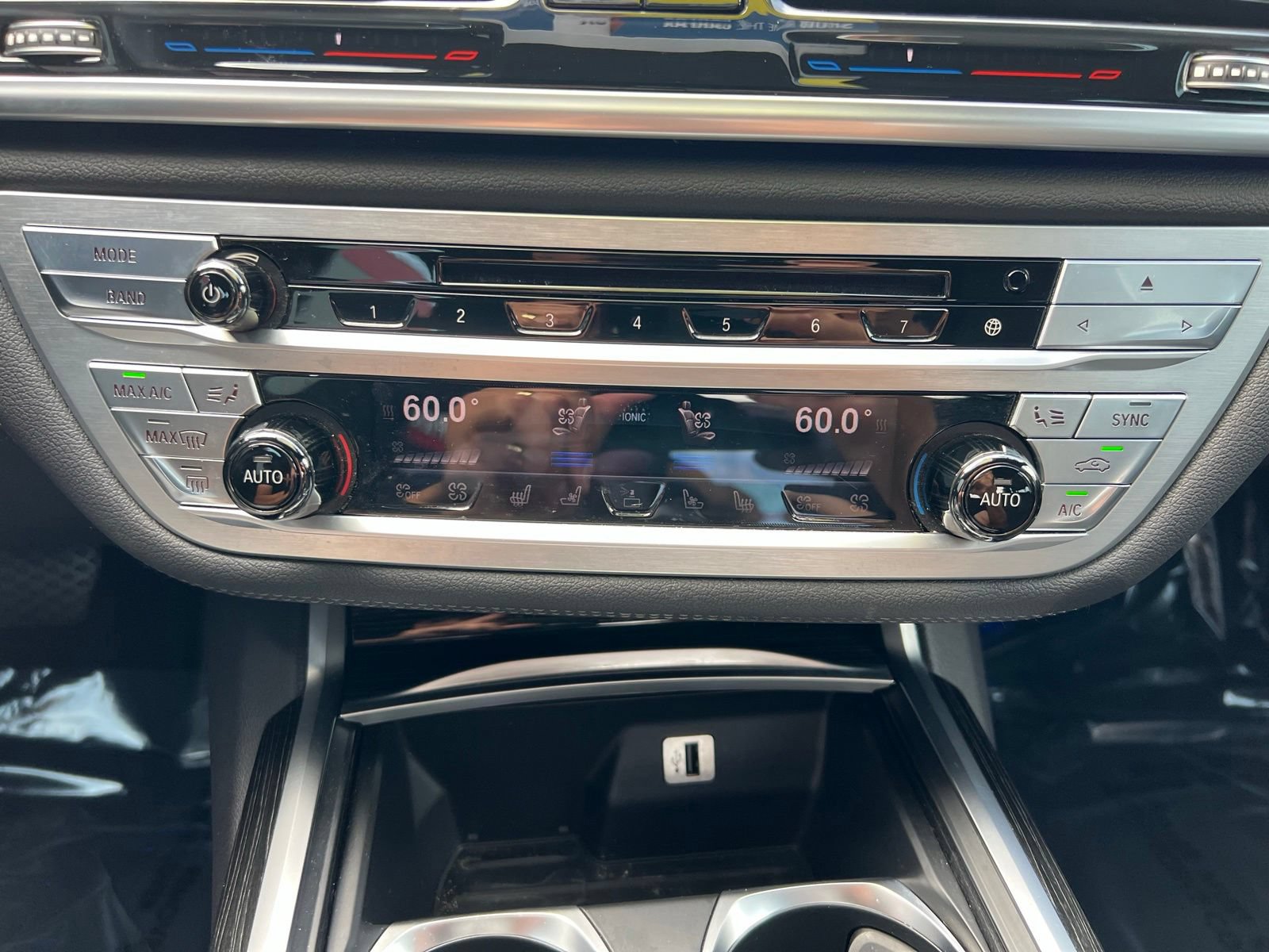 Used 2018 BMW 740e xDrive w/ M Sport Package AWD/4WD image 40