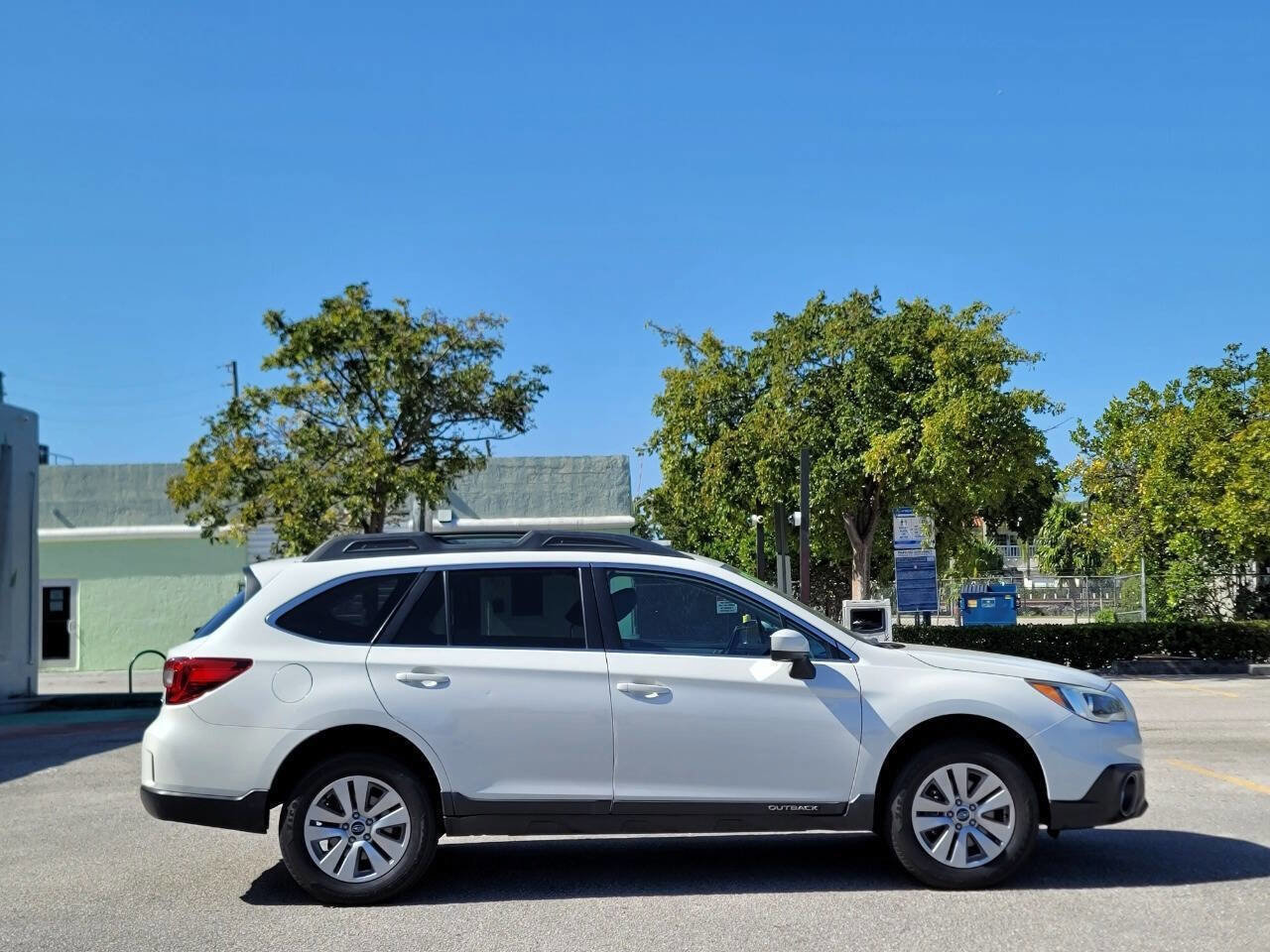 Used 2017 Subaru Outback 2.5i Premium AWD/4WD image 5