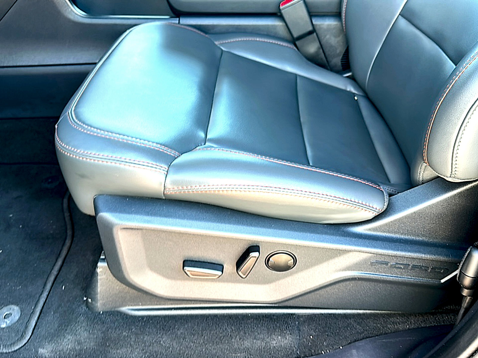 Used 2025 Ford Expedition Active AWD/4WD image 15
