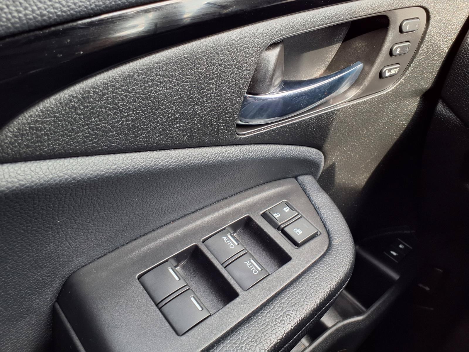 Certified 2017 Honda Pilot Touring image 11