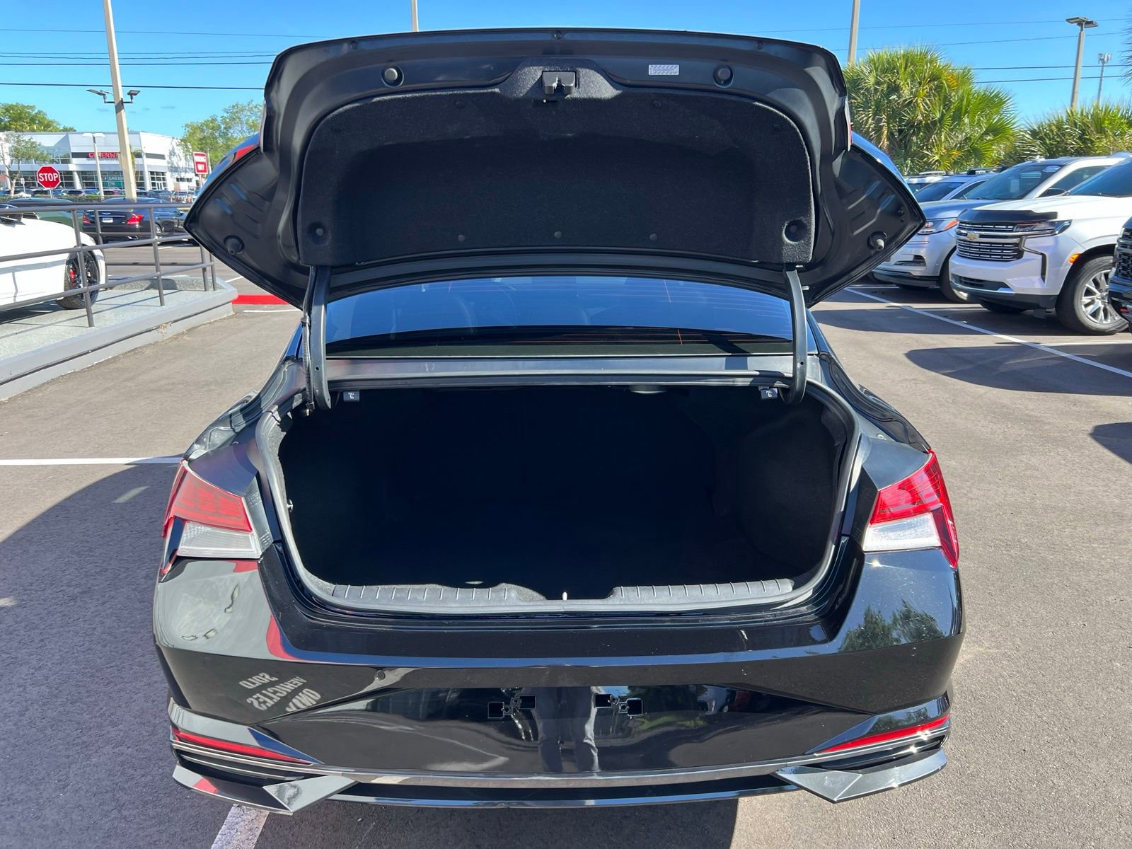 Used 2023 Hyundai Elantra Limited image 18