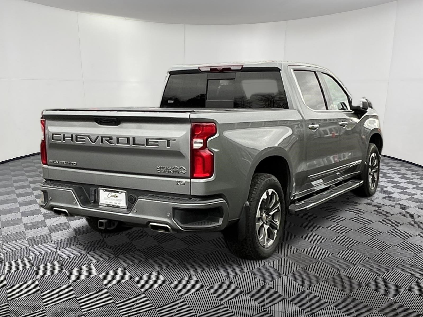 Used 2023 Chevrolet Silverado 1500 High Country w/ Max Trailering Package AWD/4WD image 6
