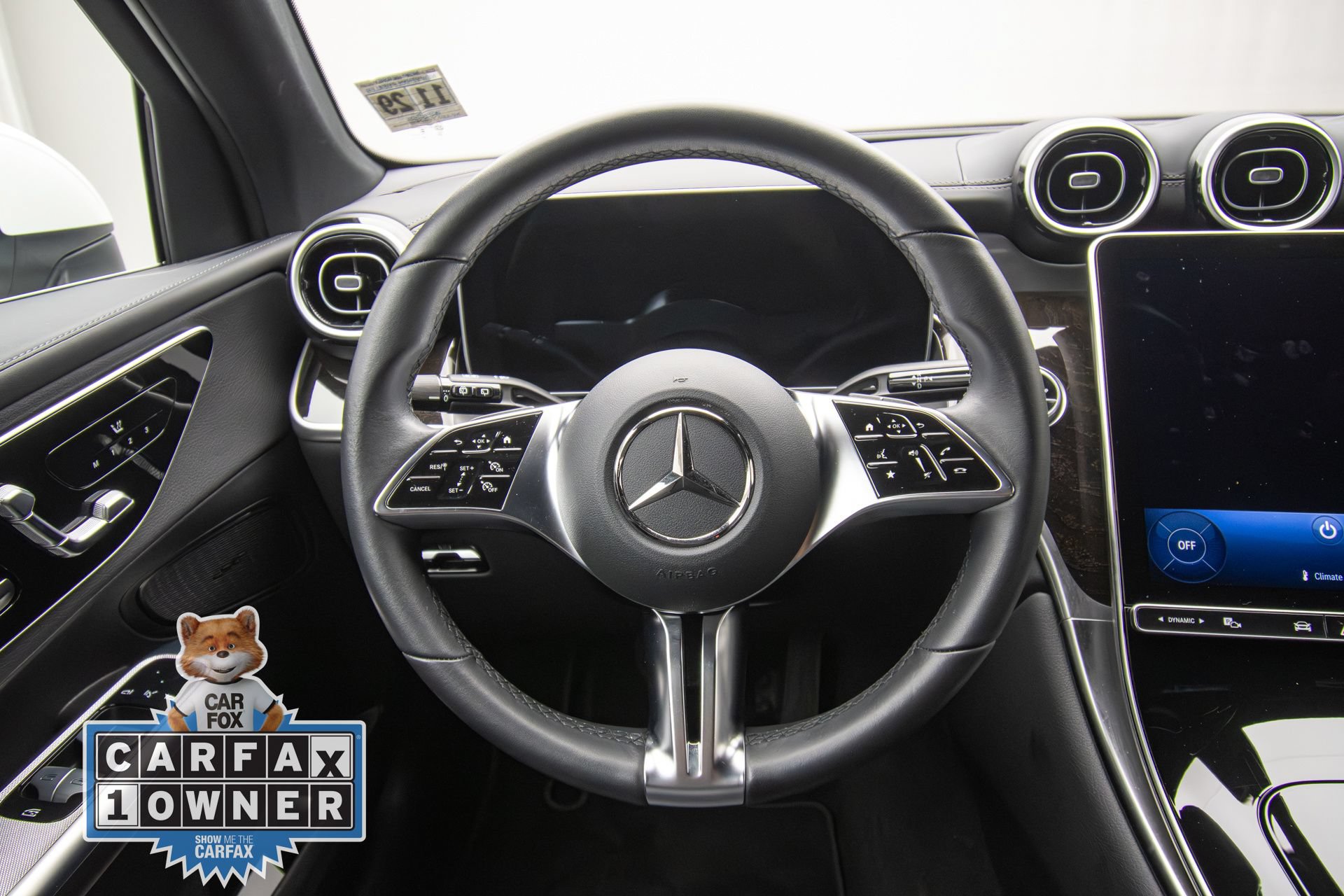Used 2025 Mercedes-Benz GLC 300 4MATIC image 11
