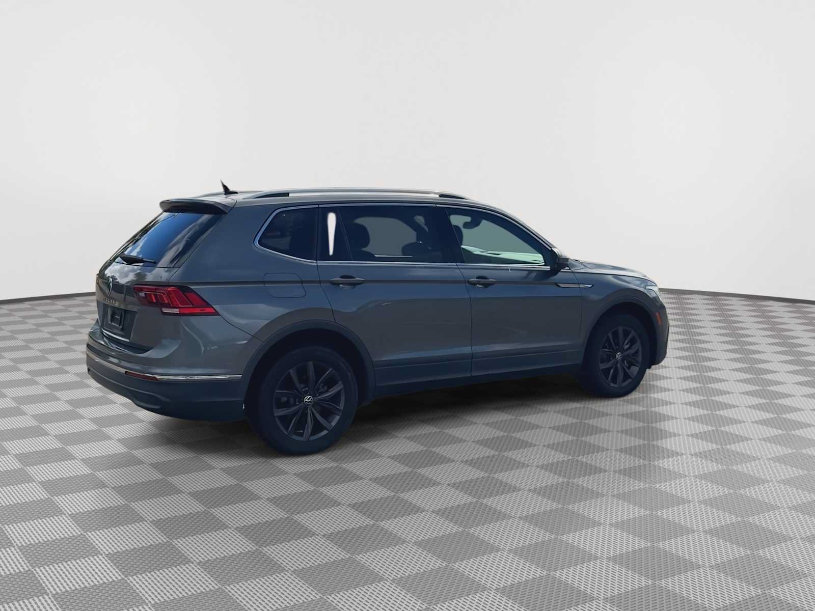 Used 2022 Volkswagen Tiguan SE FWD image 8
