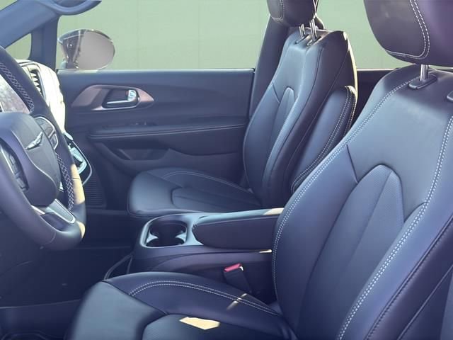 New 2026 Chrysler Pacifica Select FWD image 20