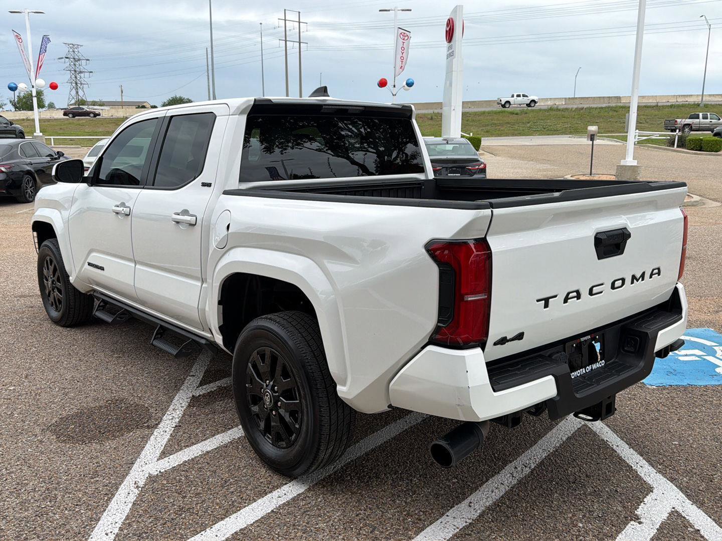Used 2024 Toyota Tacoma SR5 AWD/4WD image 5