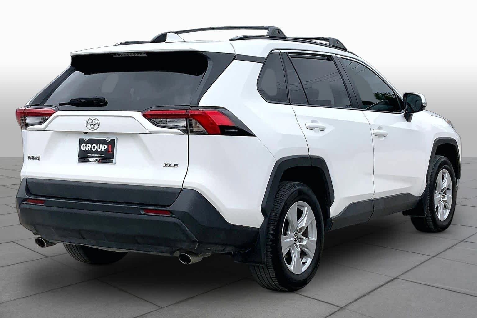 Used 2021 Toyota RAV4 XLE w/ Convenience Package FWD image 13