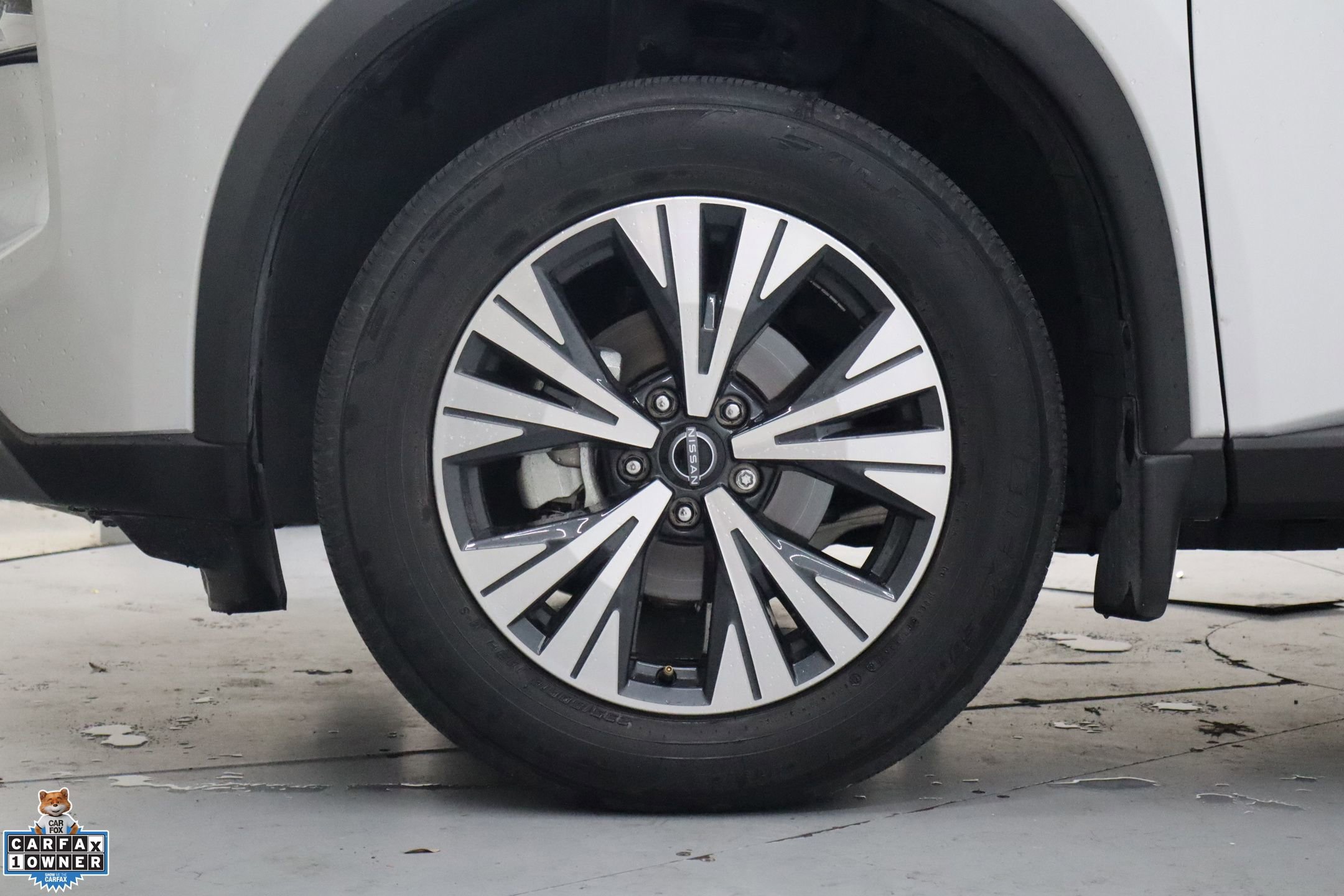 Used 2023 Nissan Rogue SV image 12