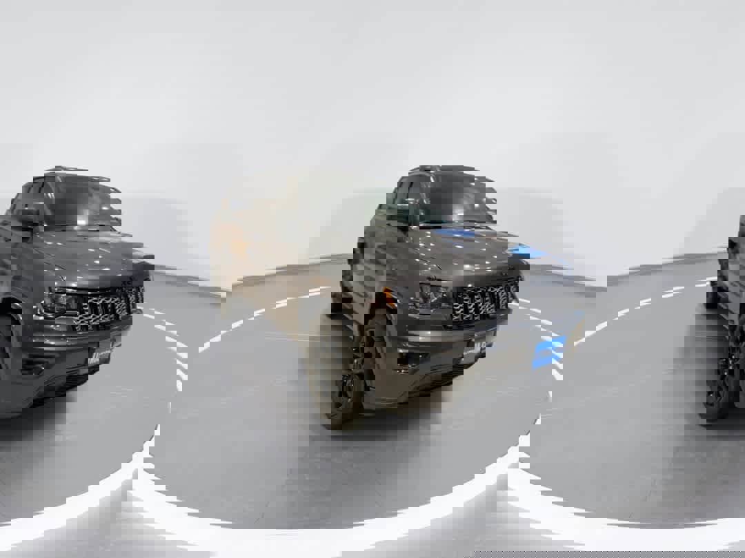 Used 2018 Jeep Grand Cherokee Altitude image 2