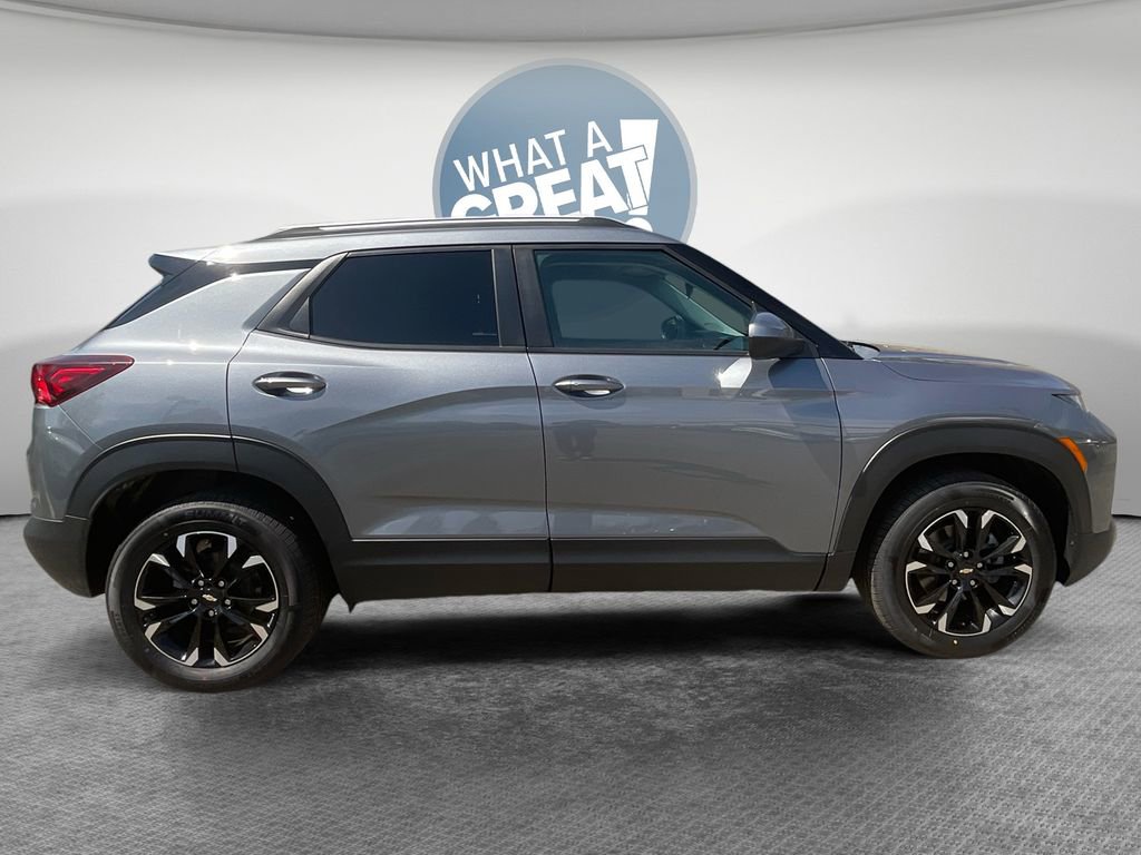 Used 2022 Chevrolet TrailBlazer LT AWD/4WD image 2