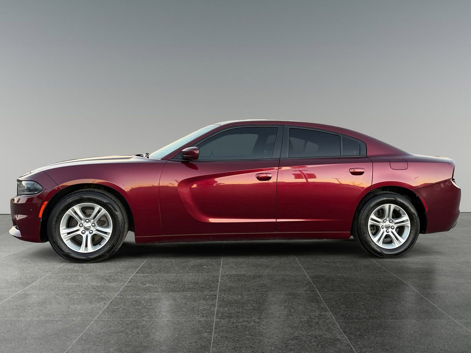 Used 2017 Dodge Charger SE RWD image 2