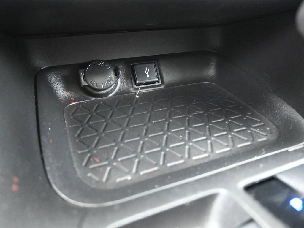 Used 2022 Toyota RAV4 XLE Premium AWD/4WD image 18