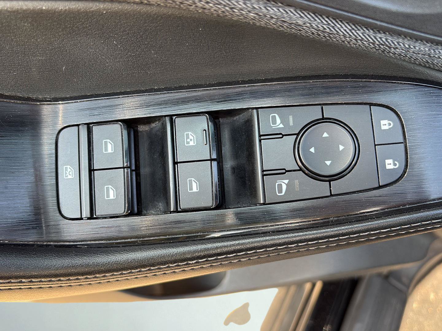 Used 2023 Nissan Rogue SV AWD/4WD image 10
