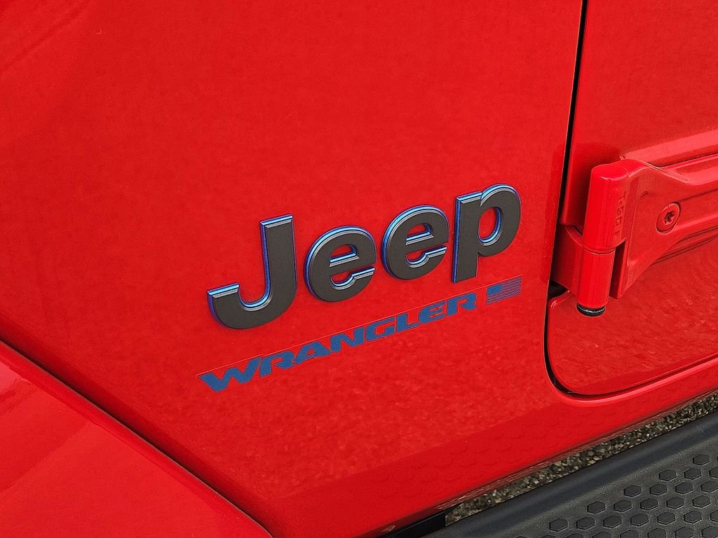 Used 2025 Jeep Wrangler Sahara 4xe image 12