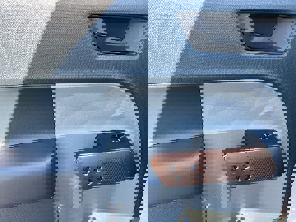 Used 2024 Ford Maverick Lariat image 8