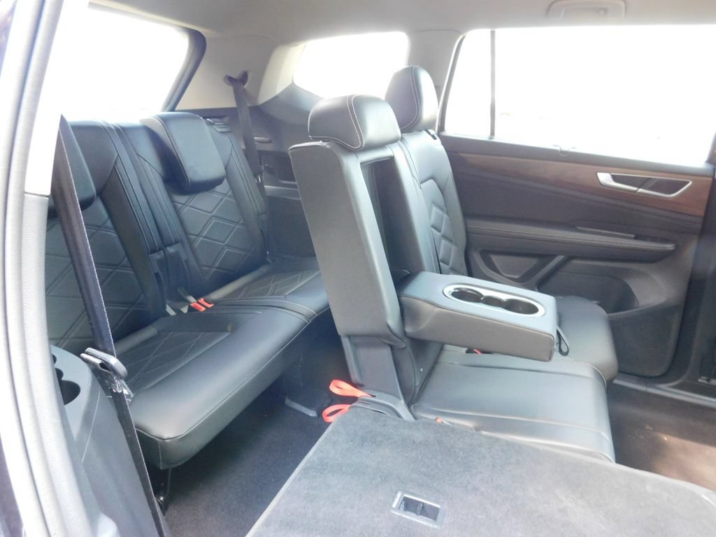 Used 2025 Volkswagen Atlas SE AWD/4WD image 5