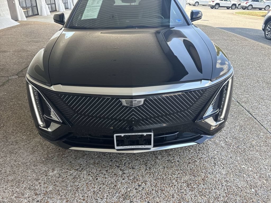 Certified 2024 Cadillac Lyriq Luxury AWD/4WD image 32