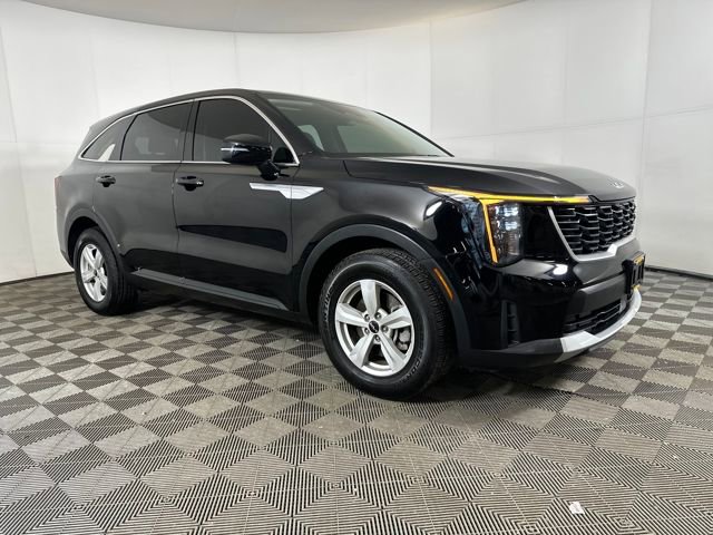 Used 2024 Kia Sorento LX image 2