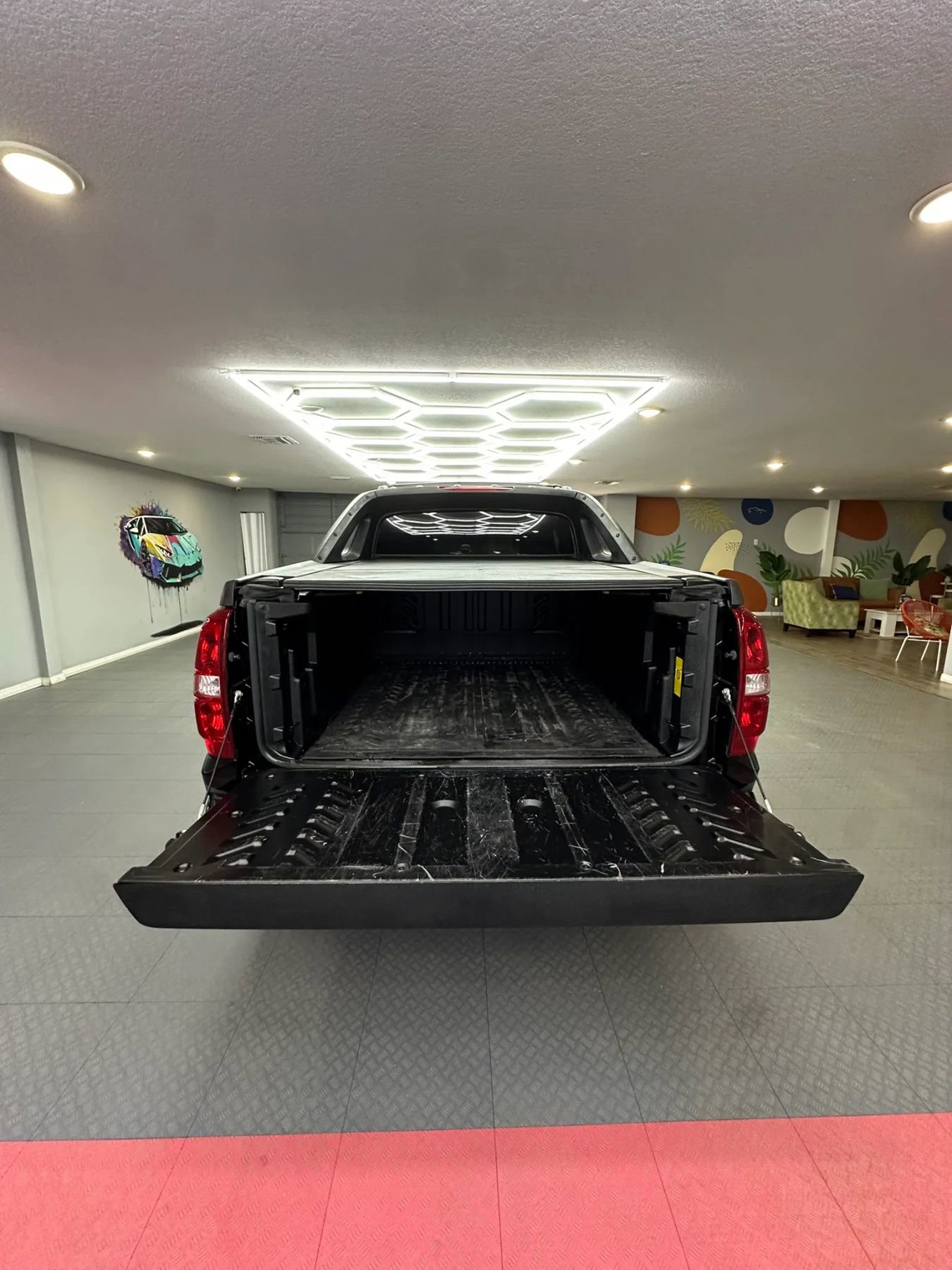 Used 2011 Chevrolet Avalanche LTZ RWD image 22