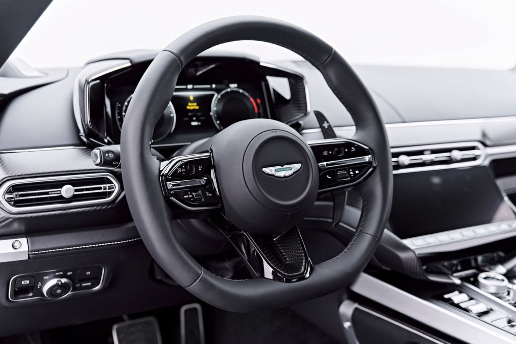 Used 2025 Aston Martin Vanquish RWD image 46