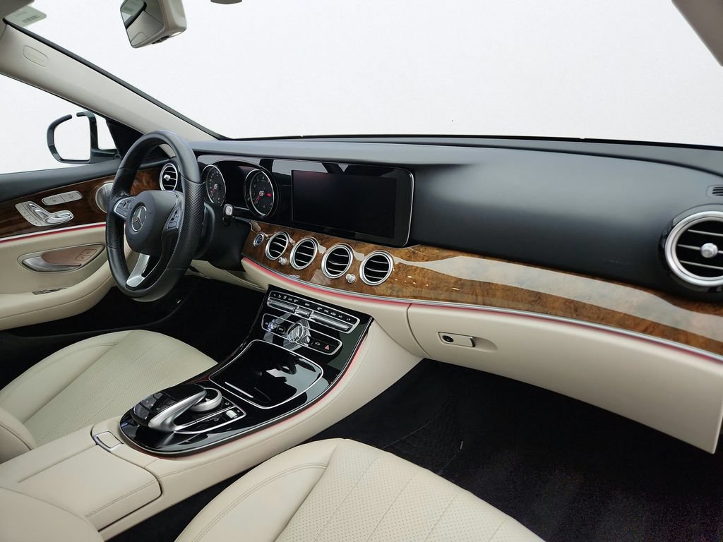 Used 2017 Mercedes-Benz E 300 4MATIC image 29