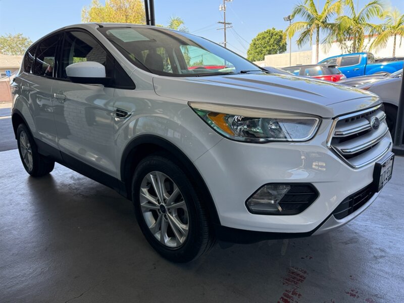 Used 2017 Ford Escape SE FWD image 8