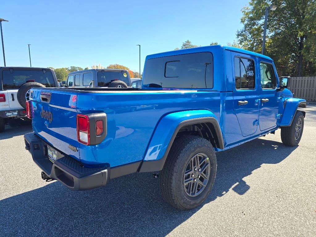 New 2026 Jeep Gladiator Sport AWD/4WD image 3