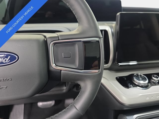 Used 2026 Ford Expedition Active AWD/4WD image 18