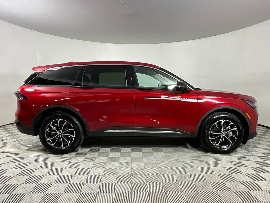 Used 2025 Lincoln Nautilus Premier image 5