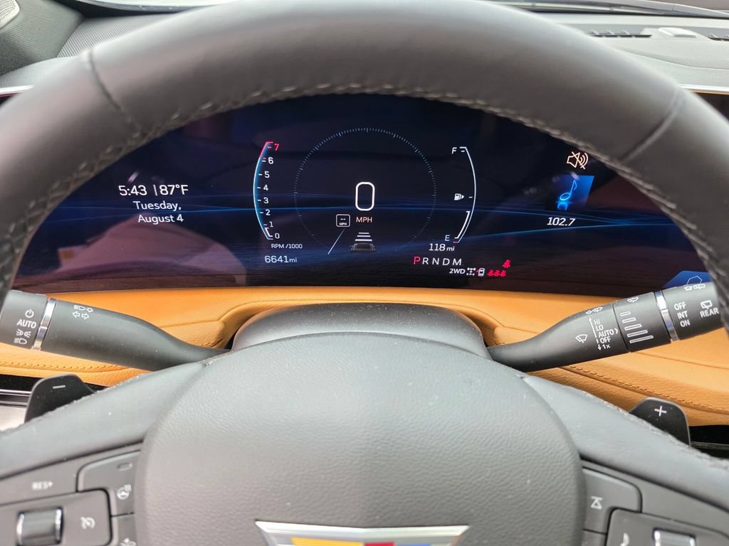 Used 2025 Cadillac XT4 Premium Luxury w/ Technology Package AWD/4WD image 21