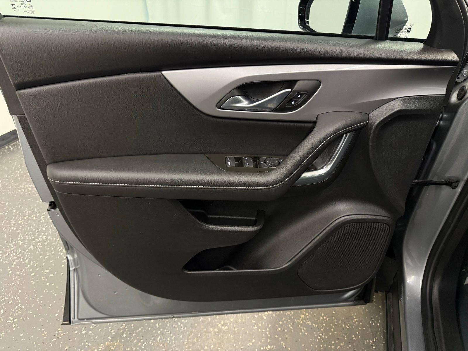 Used 2025 Chevrolet Blazer LT AWD/4WD image 9
