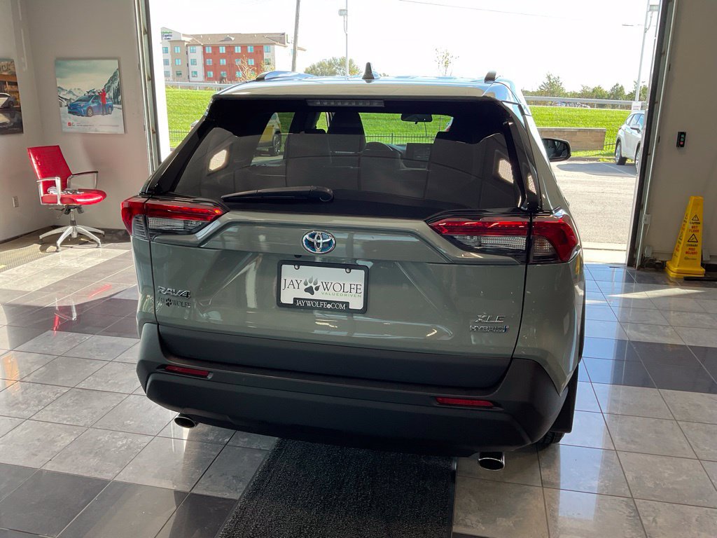 Certified 2022 Toyota RAV4 XLE AWD/4WD image 5