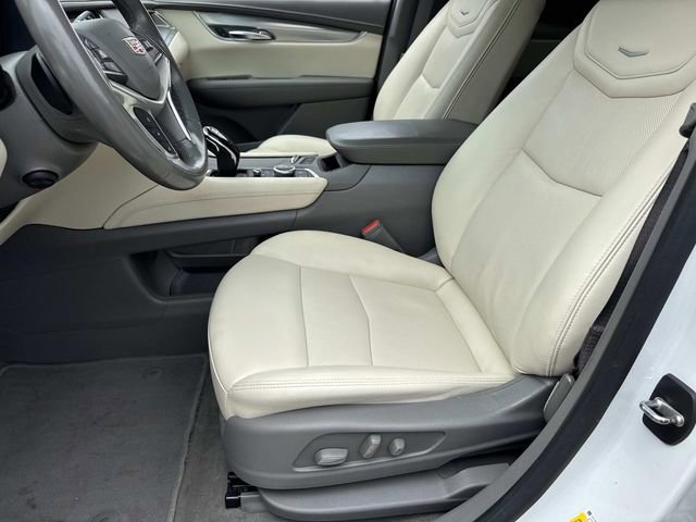 Used 2022 Cadillac XT5 Premium Luxury w/ Technology Package FWD image 17