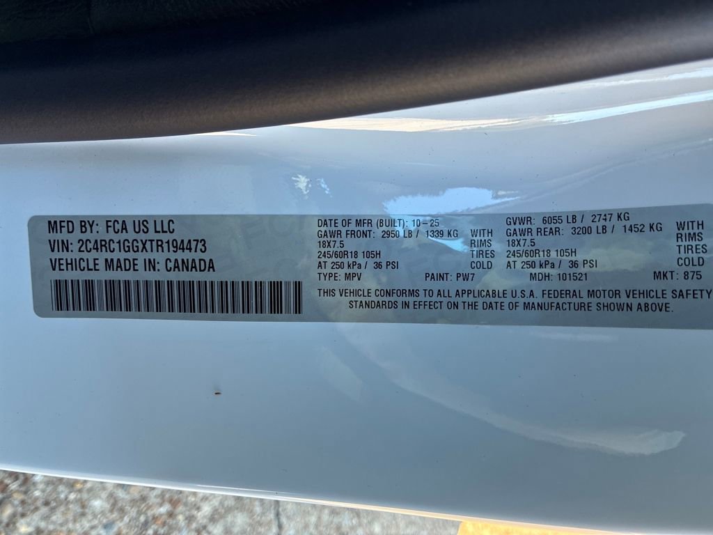 New 2026 Chrysler Pacifica Limited w/ Uconnect Theater Family Group image 31