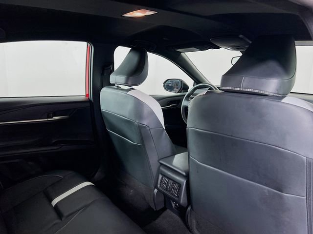 Used 2025 Toyota Camry SE image 9