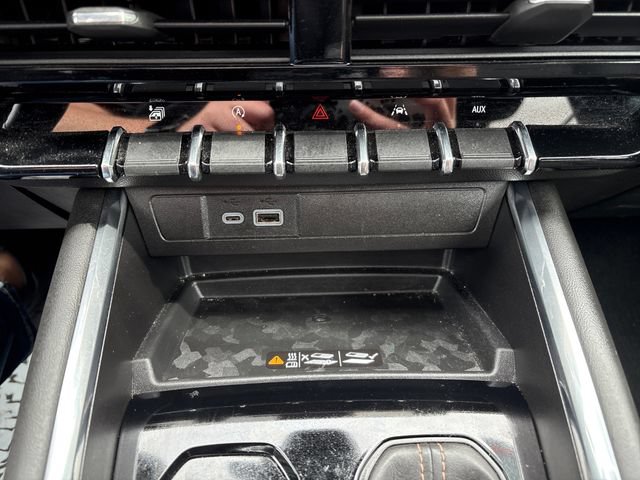 Used 2025 GMC Canyon AT4 w/ Technology Plus Package AWD/4WD image 18