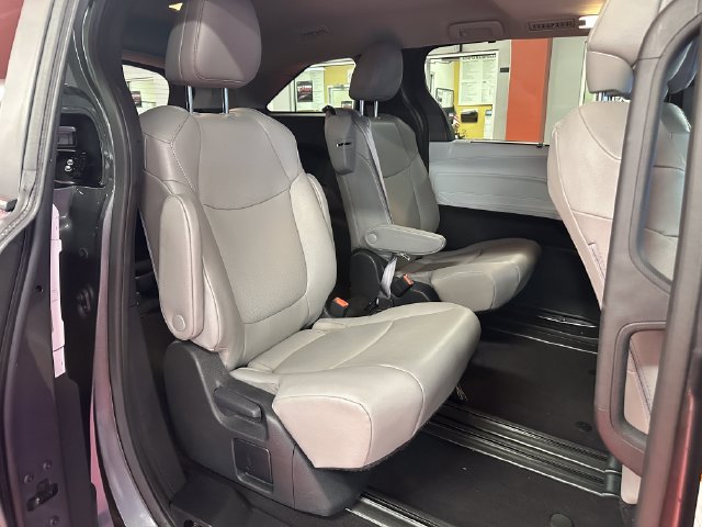 Certified 2025 Toyota Sienna XLE FWD image 13