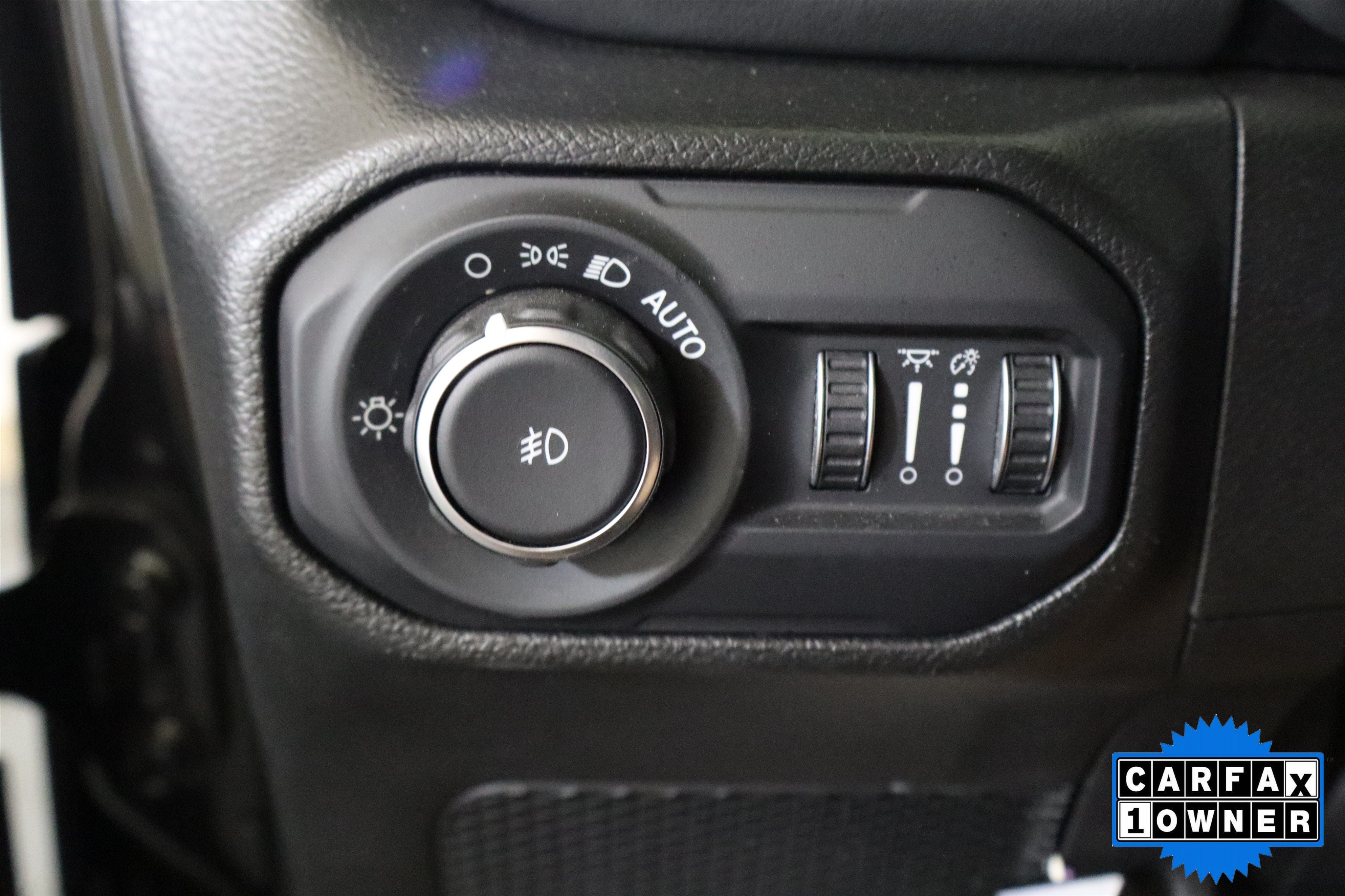 Used 2022 Jeep Wrangler Unlimited Sahara AWD/4WD image 34