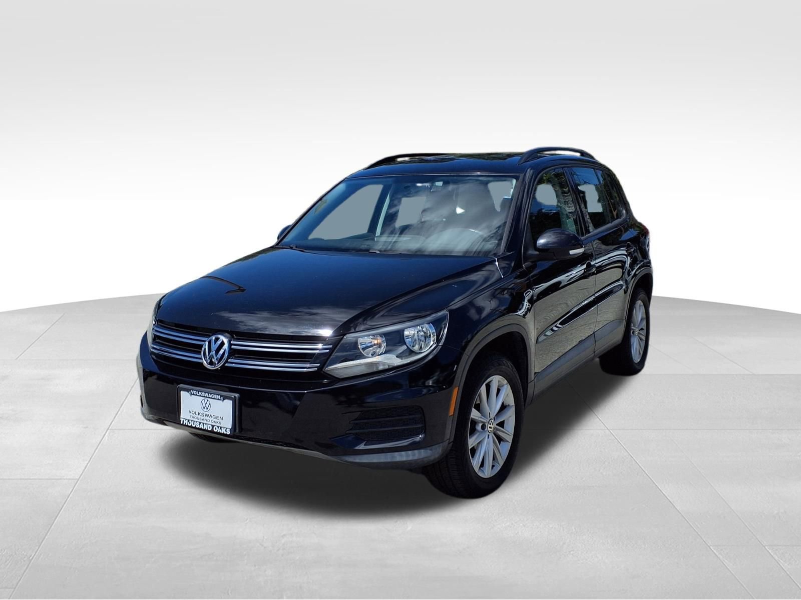 Used 2017 Volkswagen Tiguan Limited w/ Premium Package FWD image 1