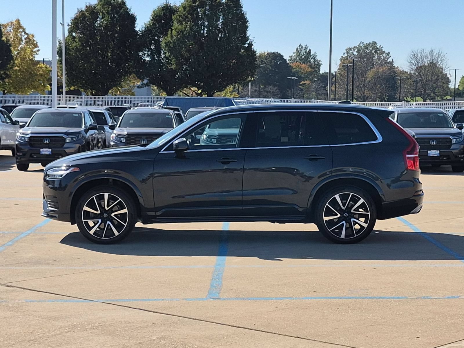 Used 2021 Volvo XC90 T6 Momentum w/ Protection Package AWD/4WD image 9