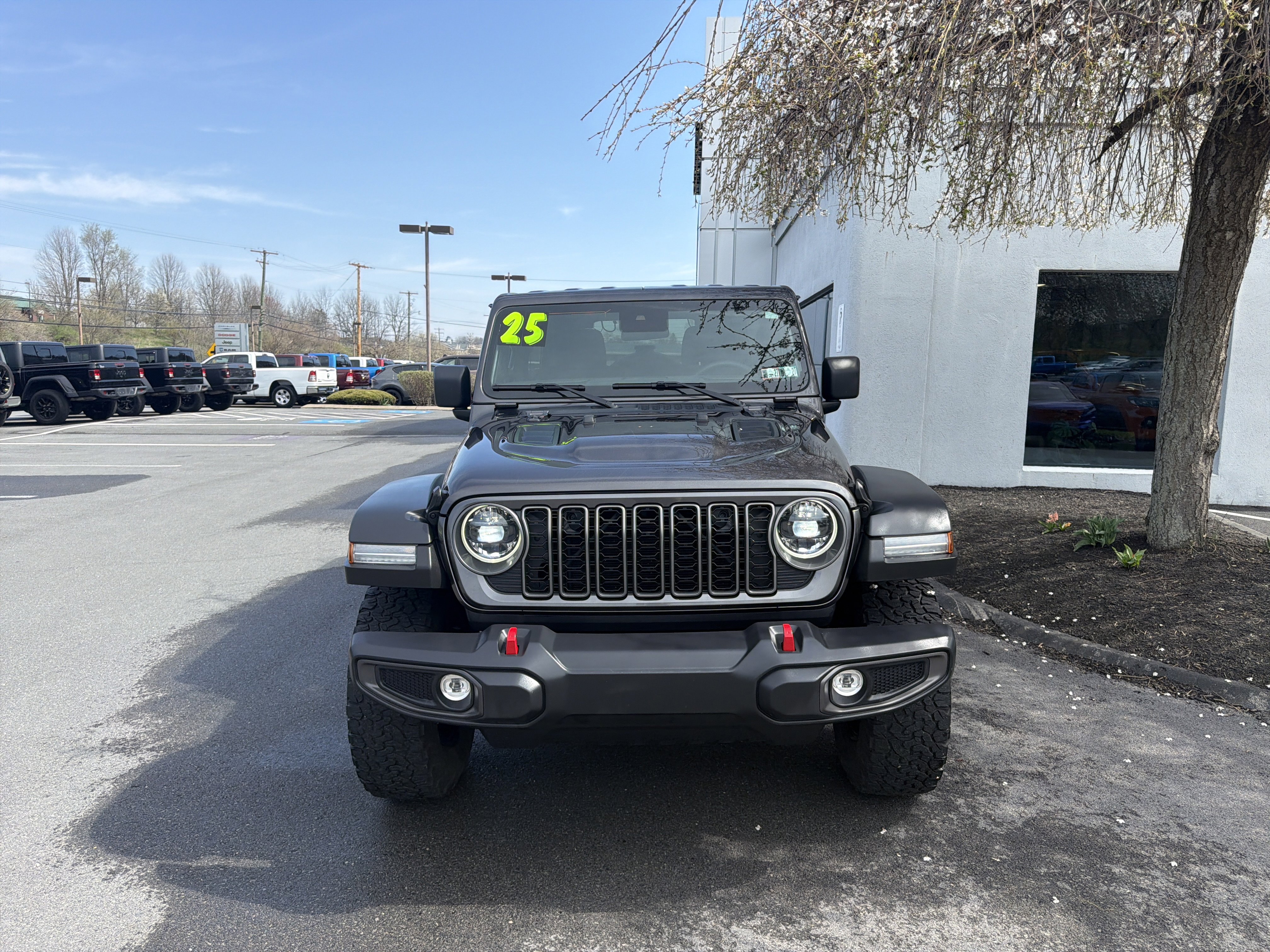 Used 2025 Jeep Wrangler Unlimited Rubicon image 9