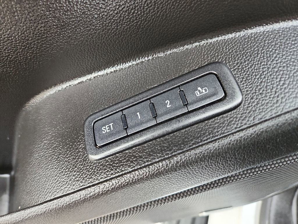 Certified 2016 GMC Yukon Denali w/ Open Road Package AWD/4WD image 30