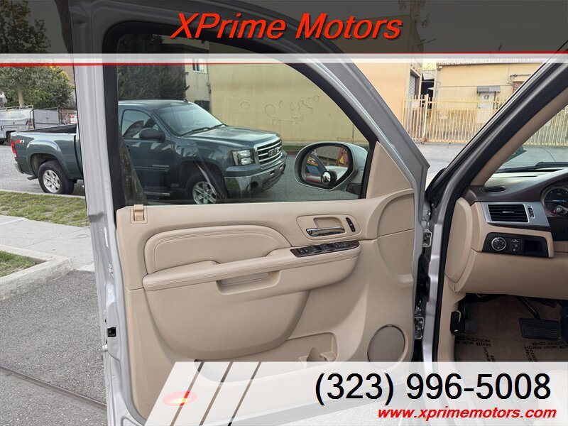 Used 2011 Cadillac Escalade Luxury AWD/4WD image 15