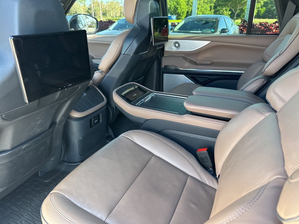 Used 2025 Lincoln Navigator L Black Label image 5